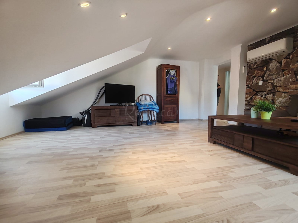 Renoviran stan v središču Pule, velik 66 m2