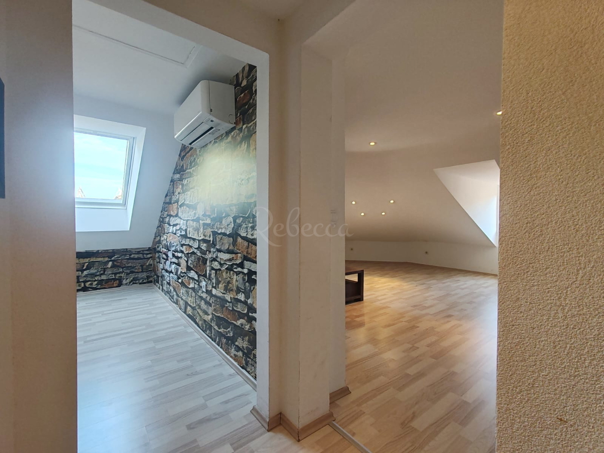 Renoviran stan v središču Pule, velik 66 m2