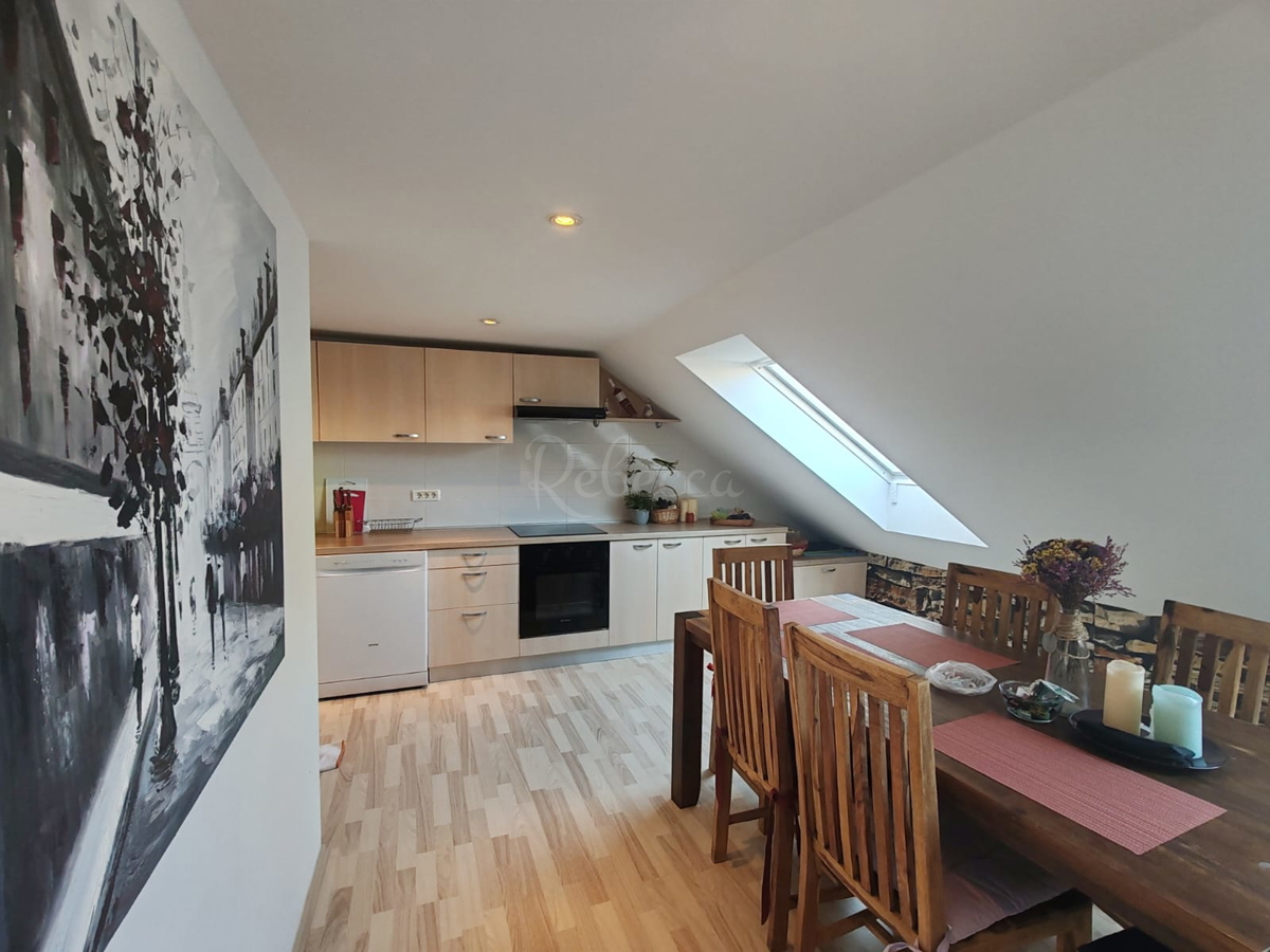 Renoviran stan v središču Pule, velik 66 m2