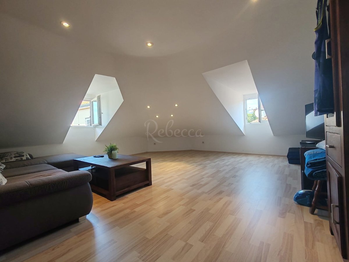 Renoviran stan v središču Pule, velik 66 m2