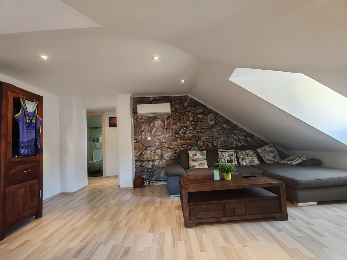 Renoviran stan v središču Pule, velik 66 m2