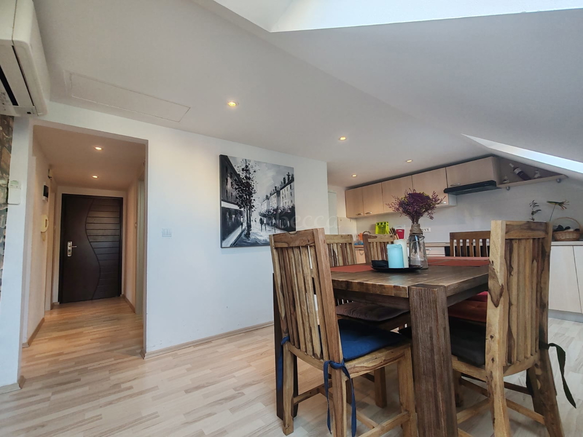 Renoviran stan v središču Pule, velik 66 m2