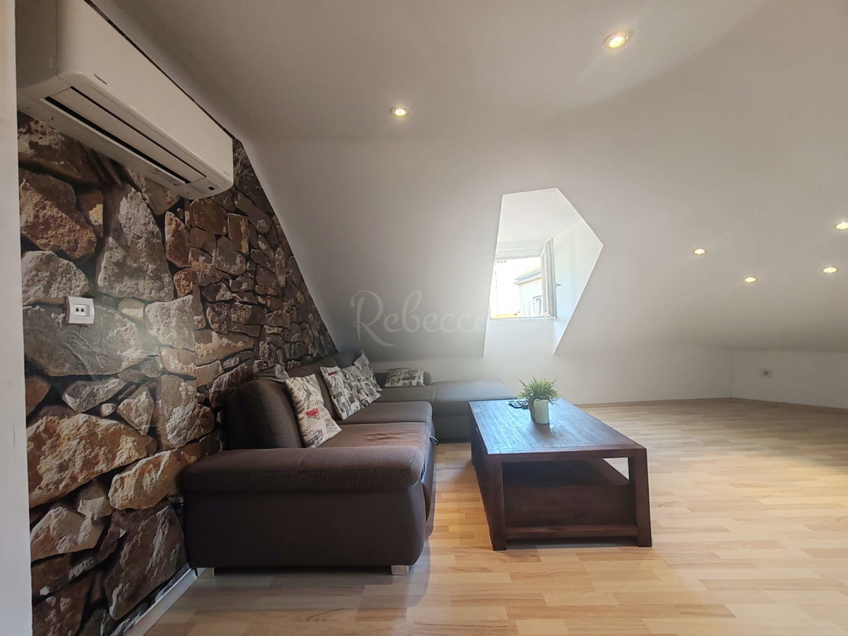 Renoviran stan v središču Pule, velik 66 m2