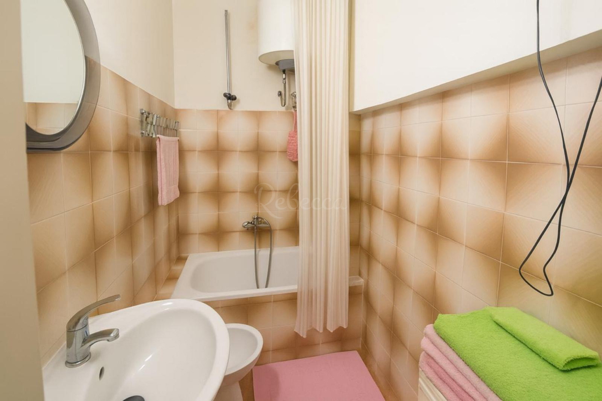 Stanovanje 67 m2, balkon, center, Pula