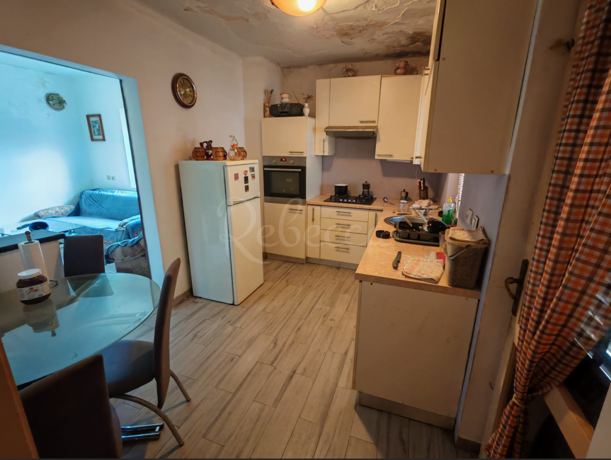 Hiša pritličnica, 150 m2, vrt, garaže, Pula