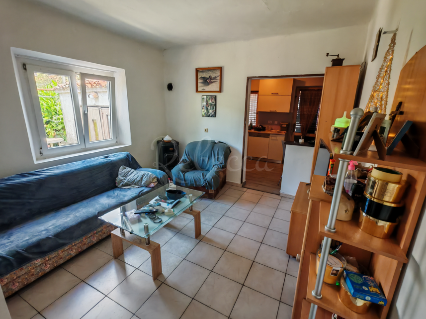 Hiša pritličnica, 150 m2, vrt, garaže, Pula