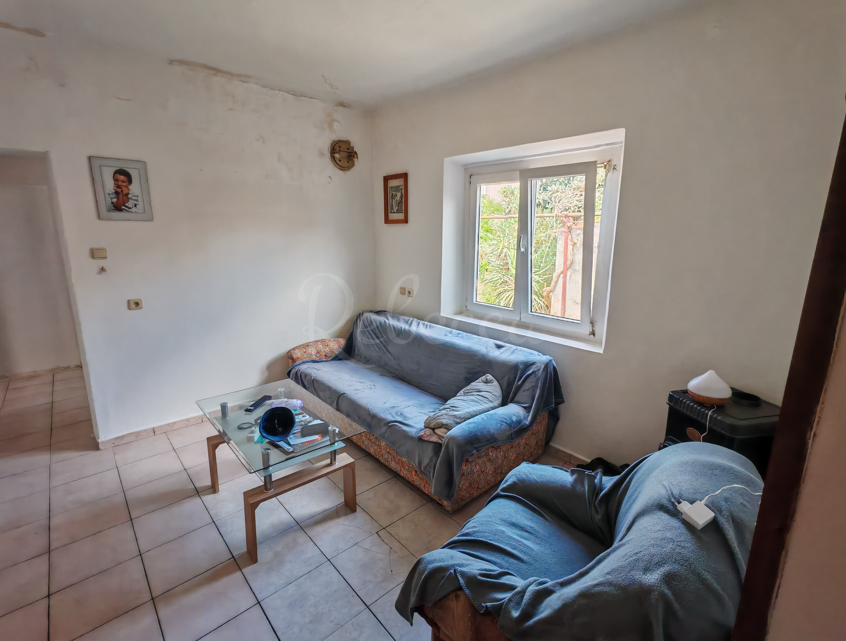 Hiša pritličnica, 150 m2, vrt, garaže, Pula