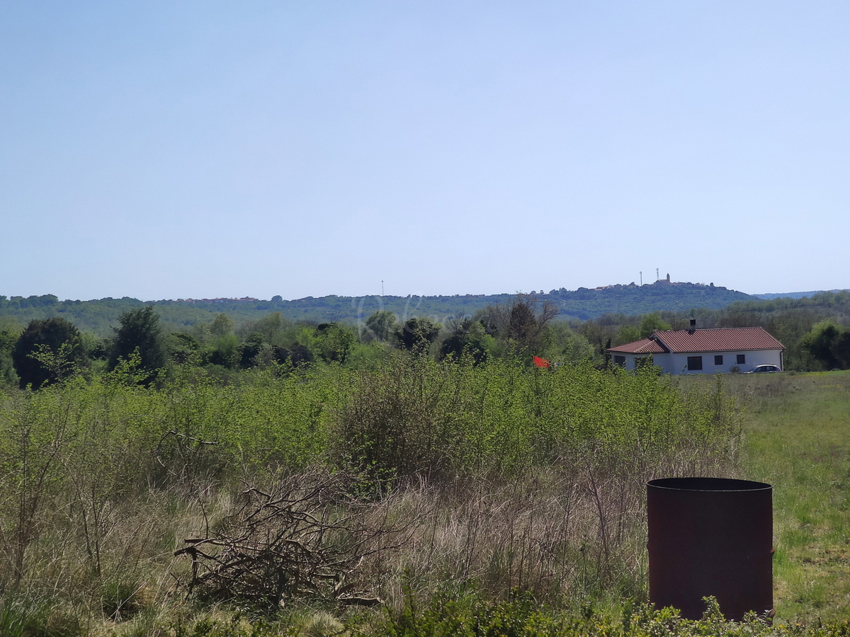 Kmetijsko zemljišče 3 km od morja in 700 m od centra