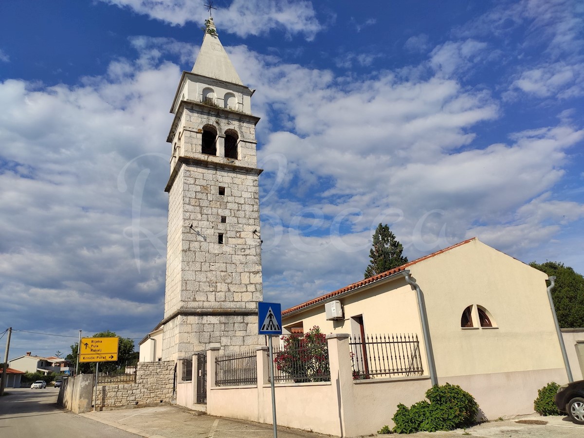 Kmetijsko zemljišče 3 km od morja in 700 m od centra