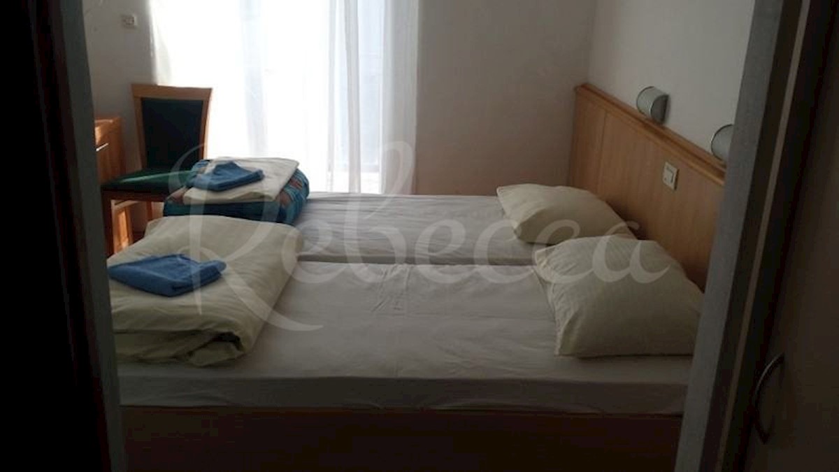 Biograd - Hostel (470m2), v bližini centra