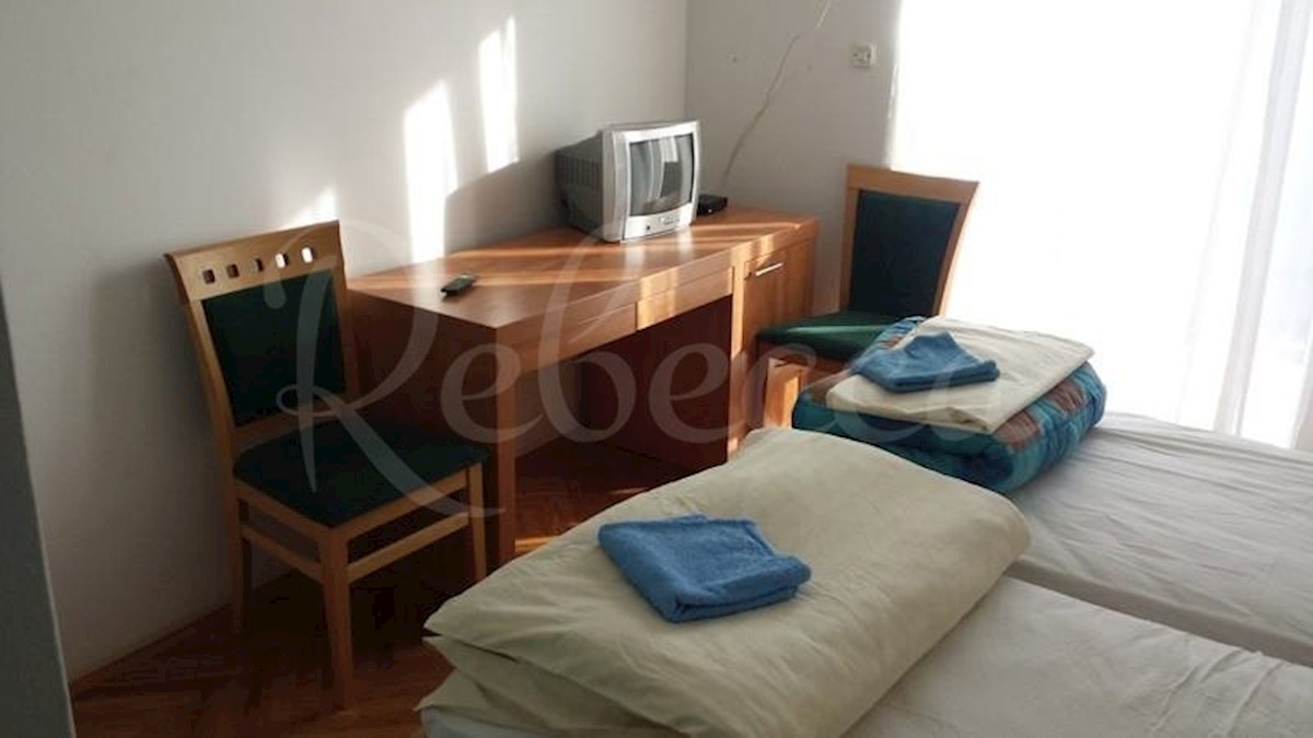 Biograd - Hostel (470m2), v bližini centra