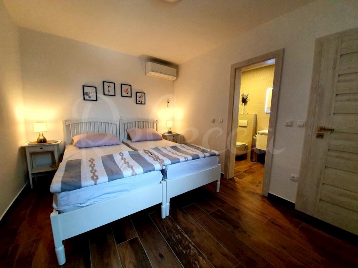 Zadar, Privlaka - moderna vila z dodatnim apartmajem (200m2), bazenom in velikim vrtom, NOVOGRADNJA