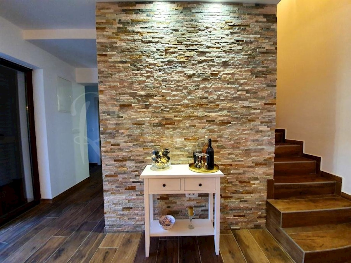 Zadar, Privlaka - moderna vila z dodatnim apartmajem (200m2), bazenom in velikim vrtom, NOVOGRADNJA