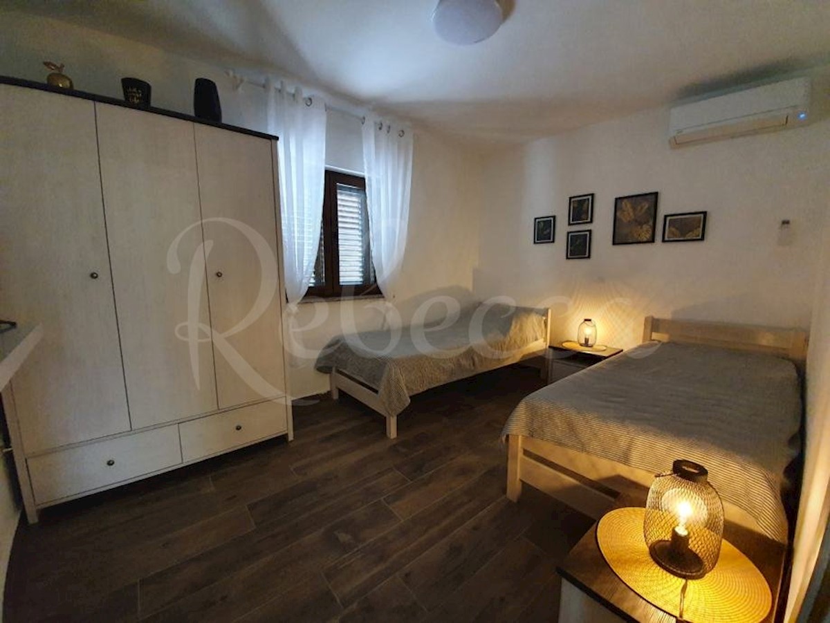 Zadar, Privlaka - moderna vila z dodatnim apartmajem (200m2), bazenom in velikim vrtom, NOVOGRADNJA