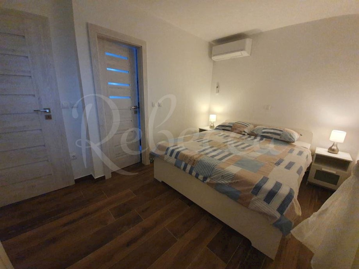 Zadar, Privlaka - moderna vila z dodatnim apartmajem (200m2), bazenom in velikim vrtom, NOVOGRADNJA