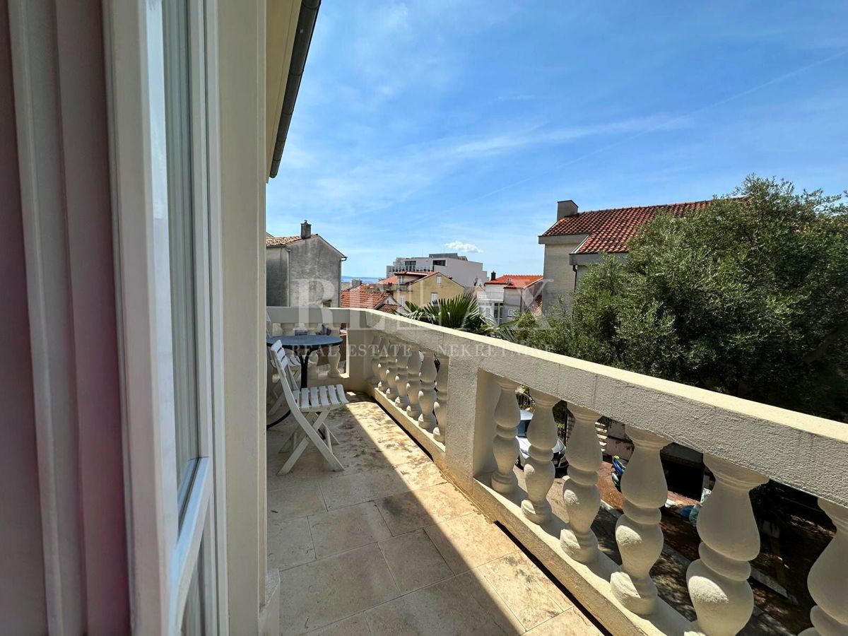 Crikvenica - Hiša v Centru s Tremi Stanovanji