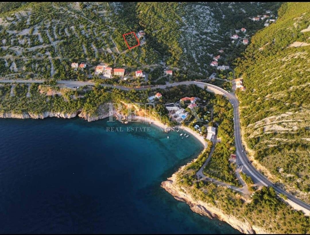Senj, Bunica - zemljišče 250m od morja