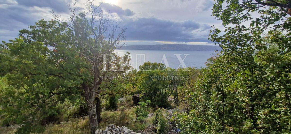 Senj, Bunica - zemljišče 250m od morja