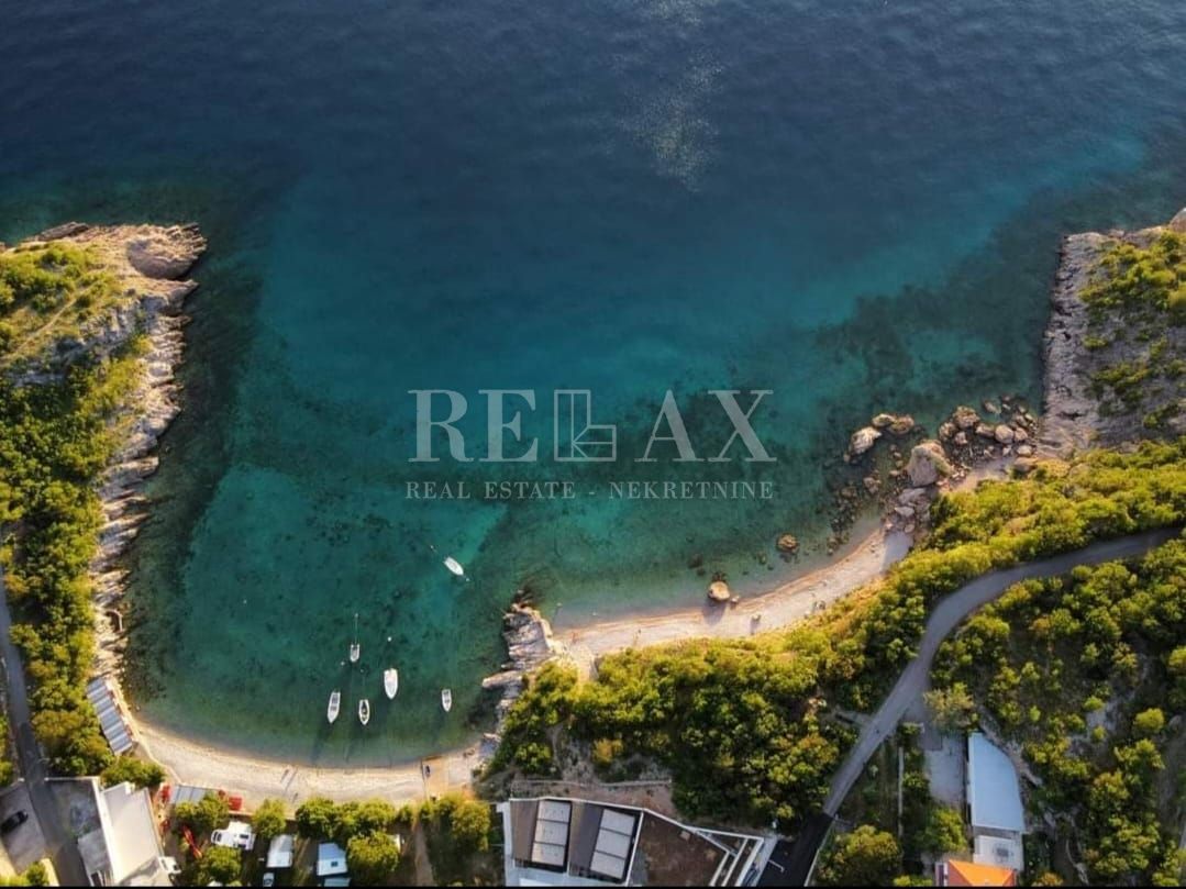 Senj, Bunica - zemljišče 250m od morja
