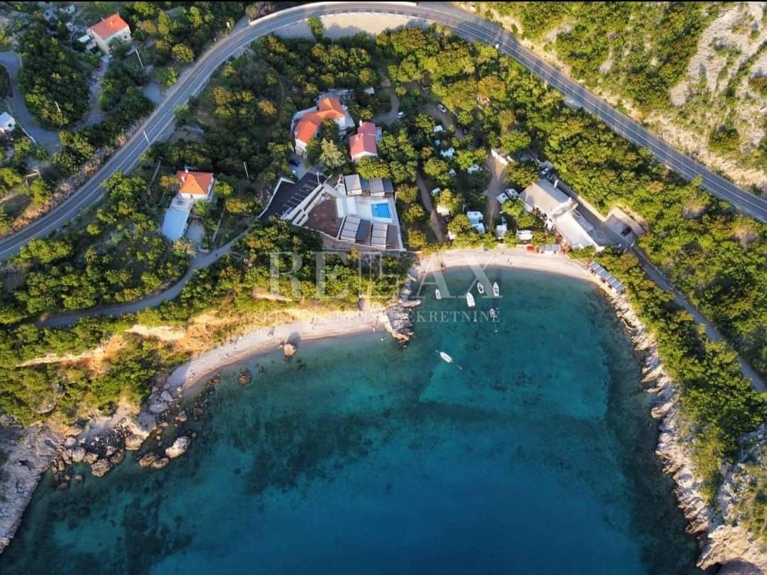 Senj, Bunica - zemljišče 250m od morja