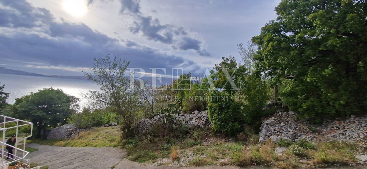 Senj, Bunica - zemljišče 250m od morja