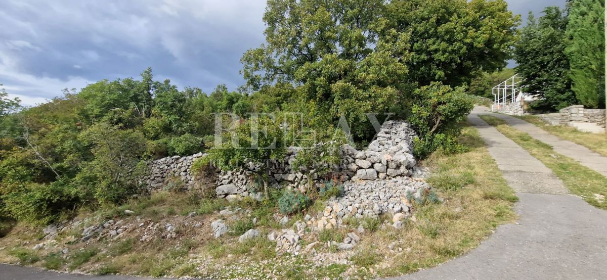 Senj, Bunica - zemljišče 250m od morja