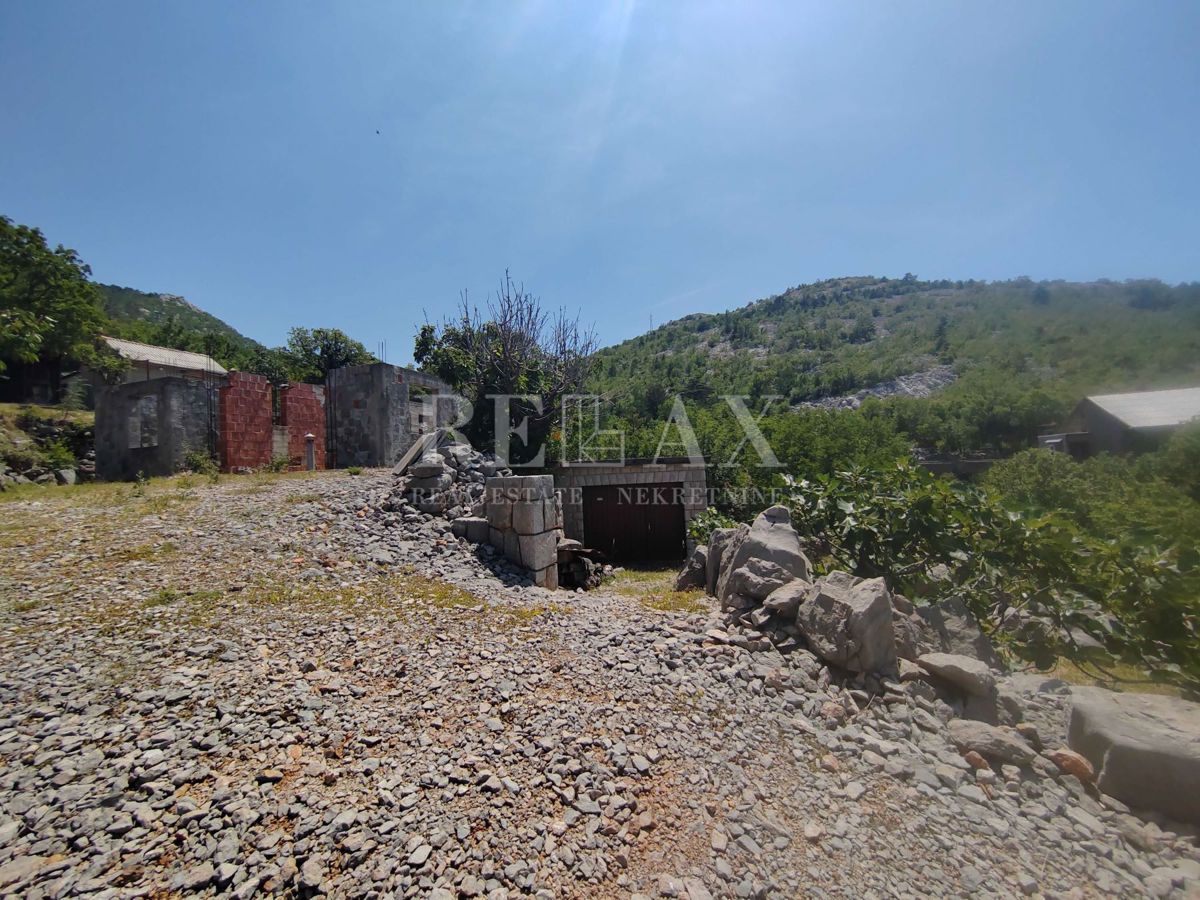 Senj, Lukovo - pričetek gradnje s pogledom na morje