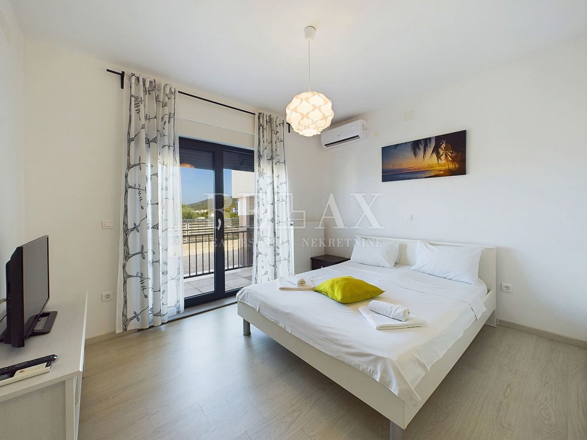 Crikvenica - vila z bazenom in pogledom na morje
