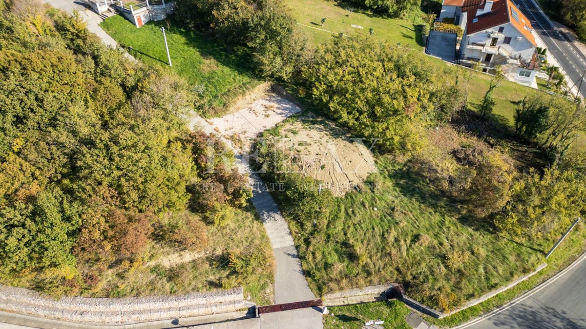 Bribir - zazidljivo zemljišče v bližini centra