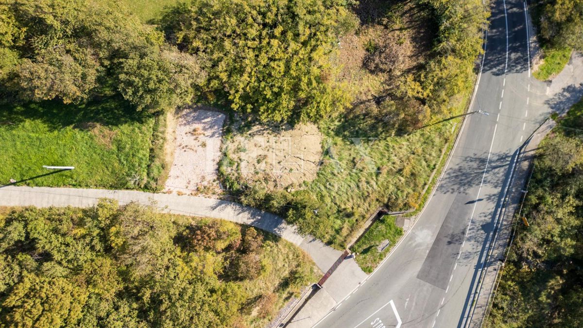 Bribir - zazidljivo zemljišče v bližini centra