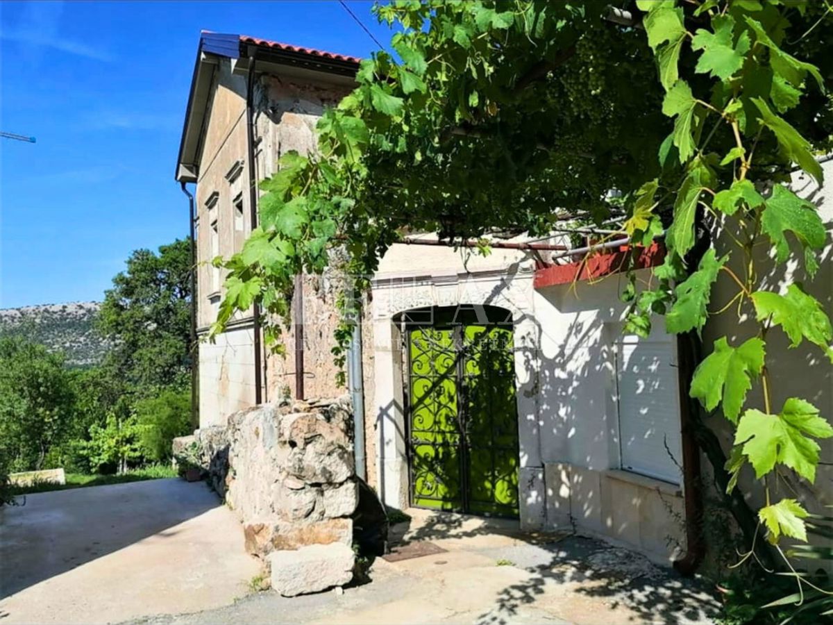 Bribir - kamnita hiša za obnovo z razgledom