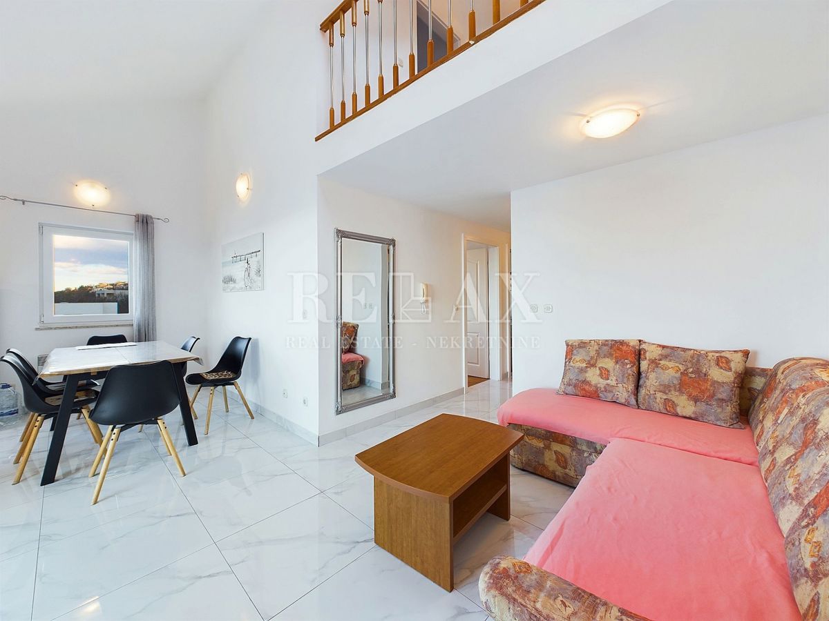 Dramalj - dvoetažni apartma s panoramskim pogledom na morje