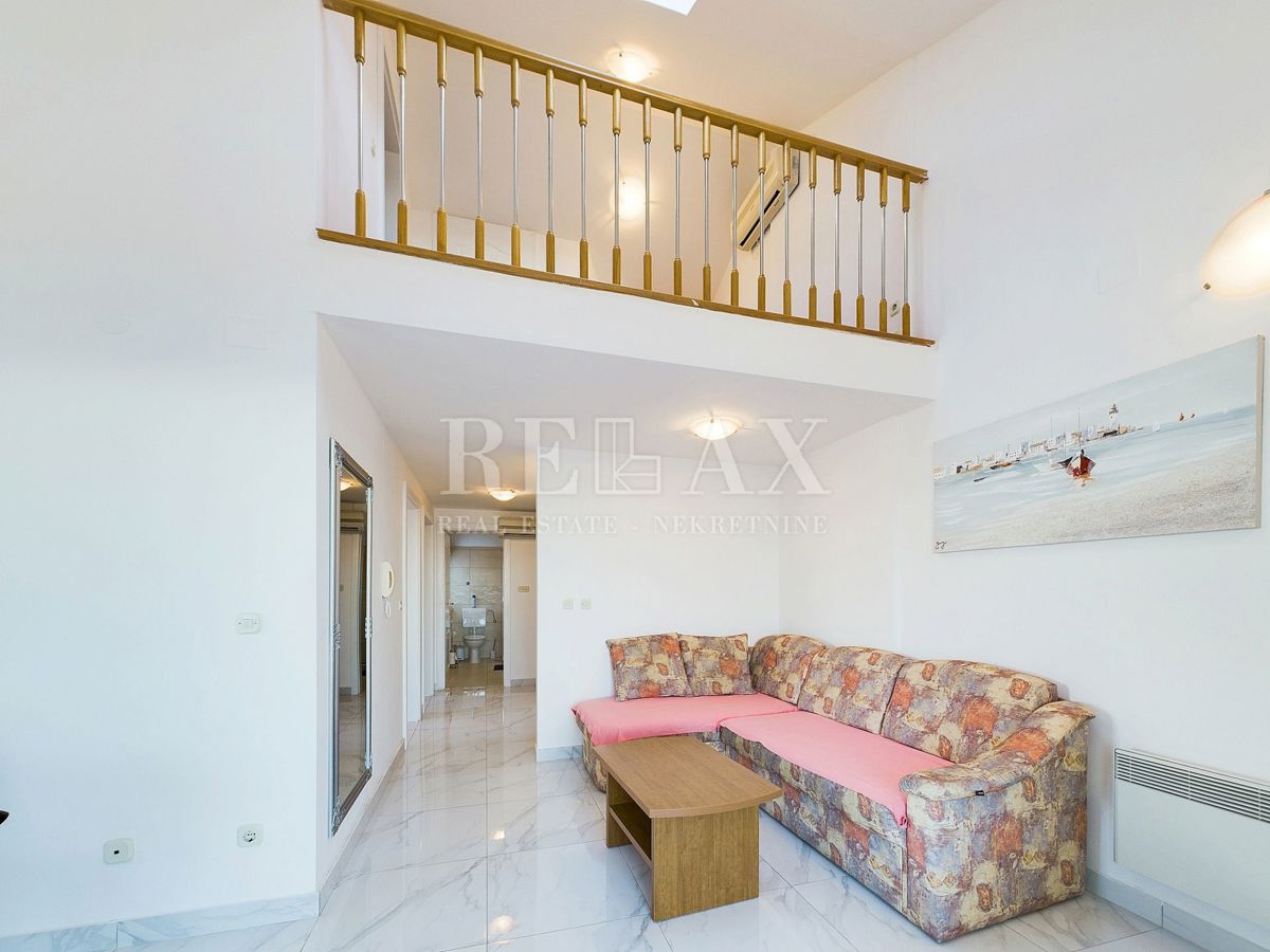 Dramalj - dvoetažni apartma s panoramskim pogledom na morje