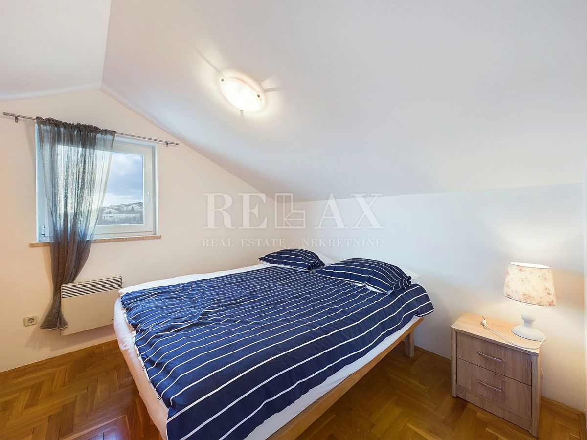Dramalj - dvoetažni apartma s panoramskim pogledom na morje