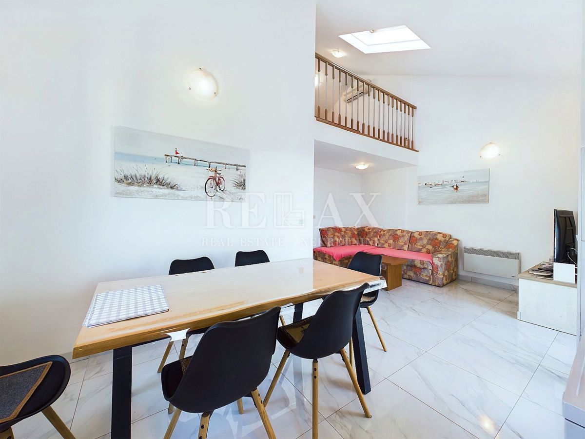 Dramalj - dvoetažni apartma s panoramskim pogledom na morje