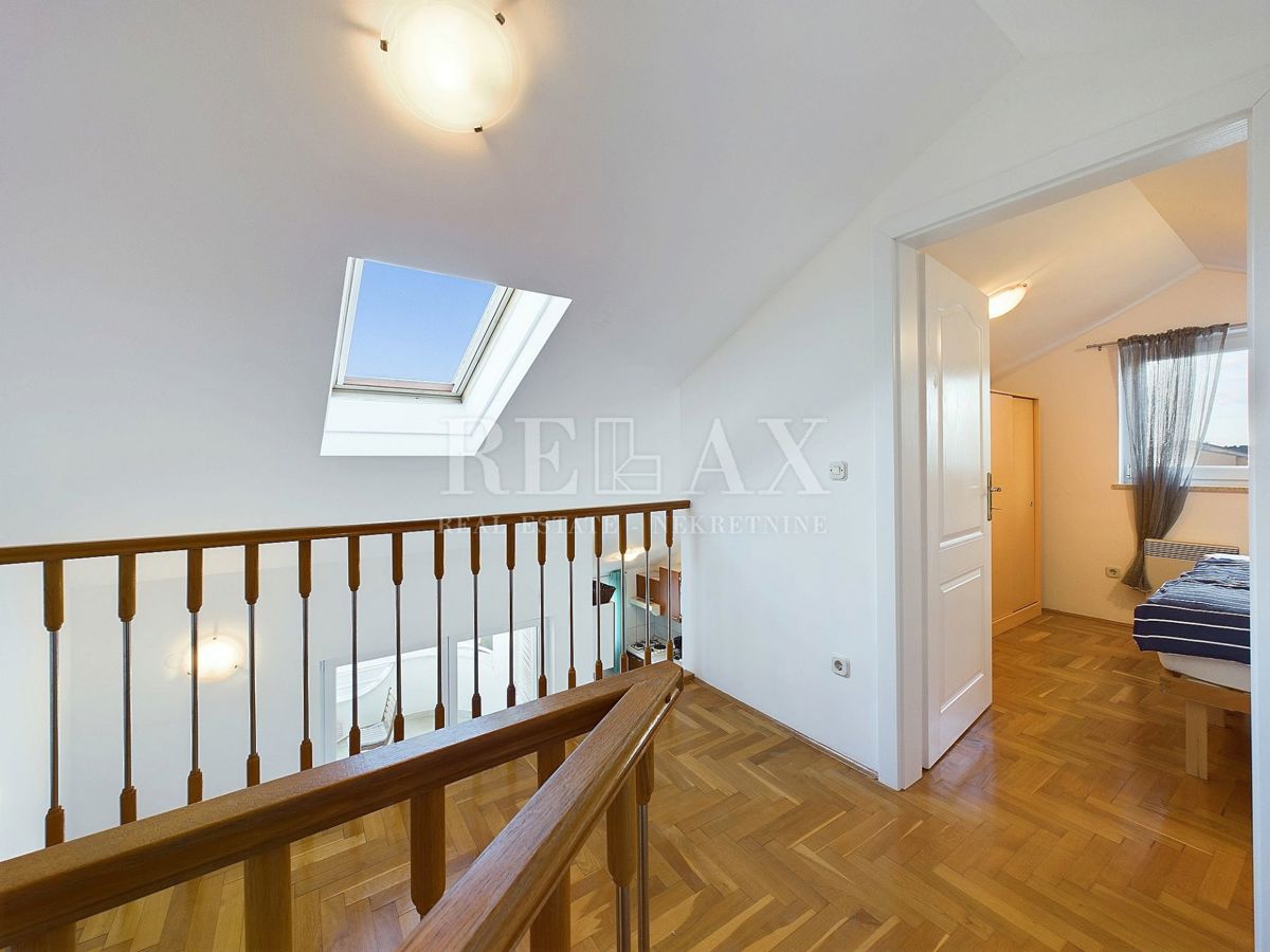 Dramalj - dvoetažni apartma s panoramskim pogledom na morje