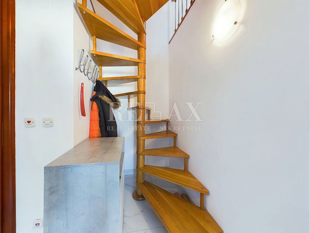 Dramalj - dvoetažni apartma s panoramskim pogledom na morje