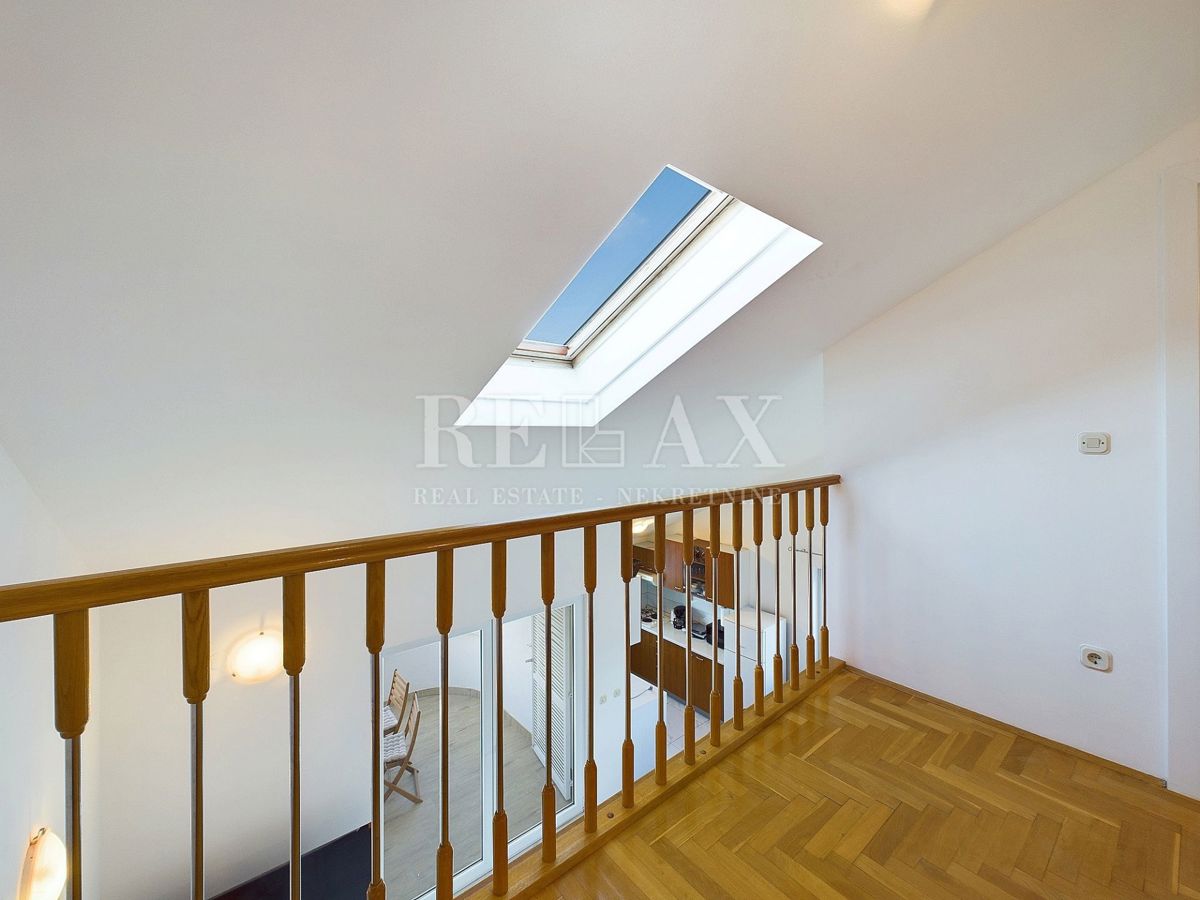 Dramalj - dvoetažni apartma s panoramskim pogledom na morje