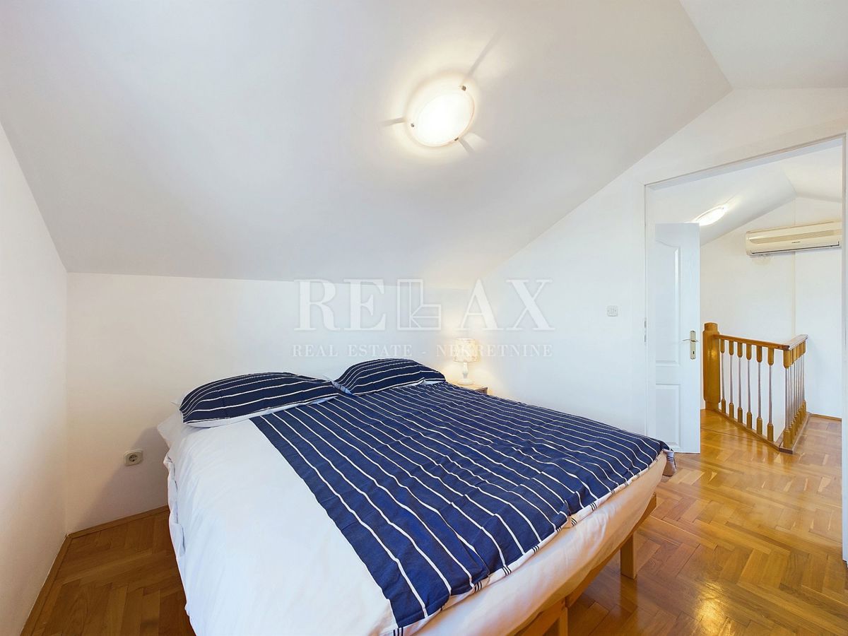 Dramalj - dvoetažni apartma s panoramskim pogledom na morje