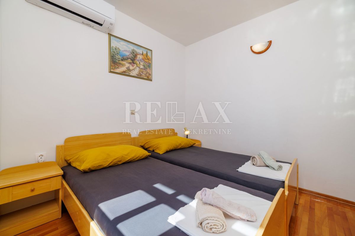 Crikvenica - prostorna nepremičnina z bazenom