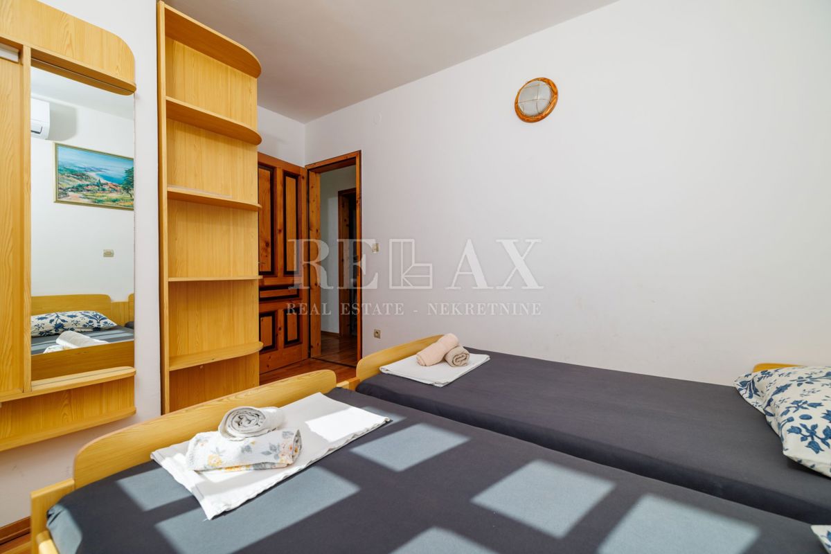 Crikvenica - prostorna nepremičnina z bazenom