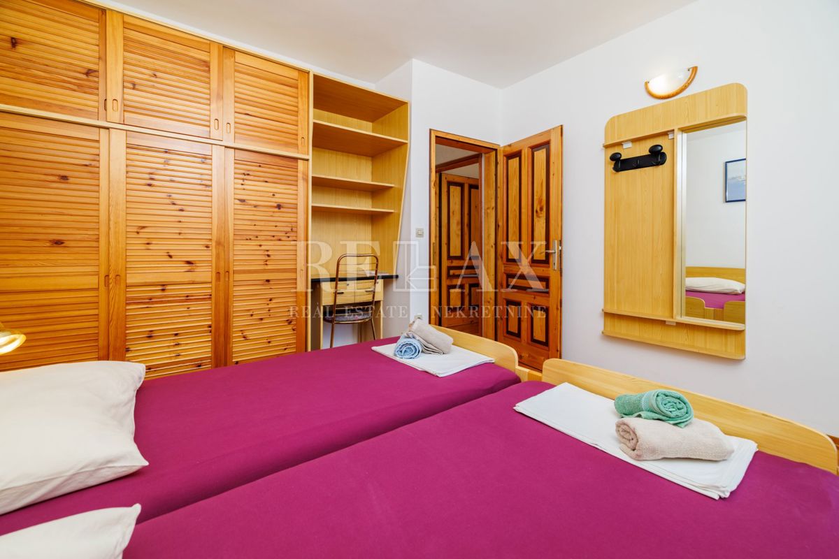 Crikvenica - prostorna nepremičnina z bazenom