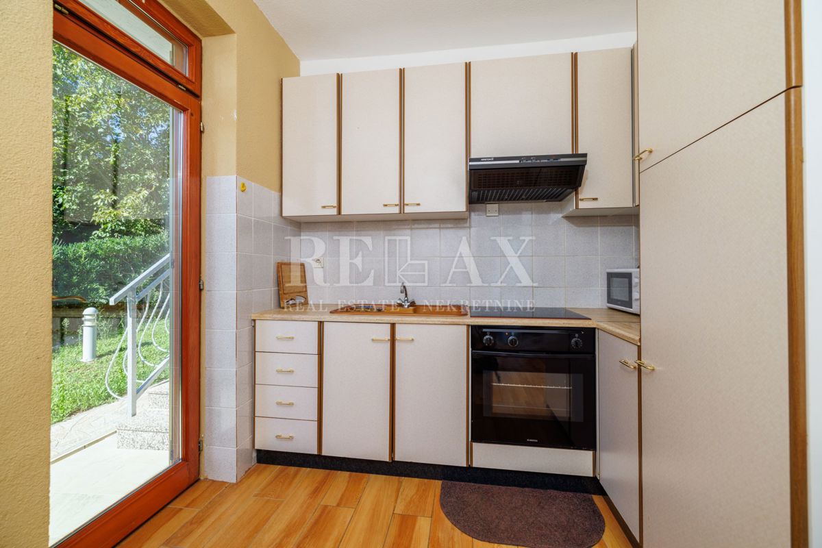 Crikvenica - prostorna nepremičnina z bazenom