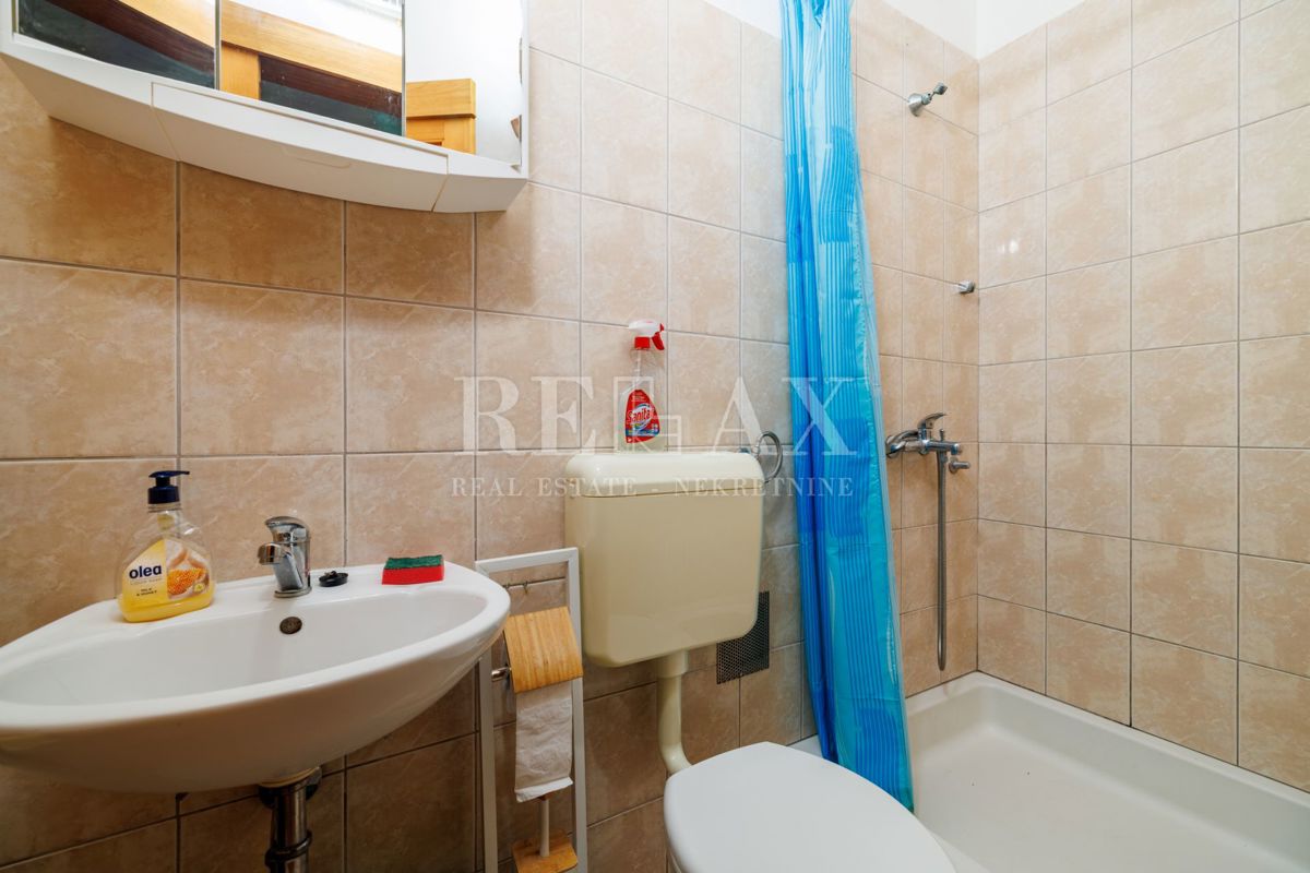 Crikvenica - prostorna nepremičnina z bazenom