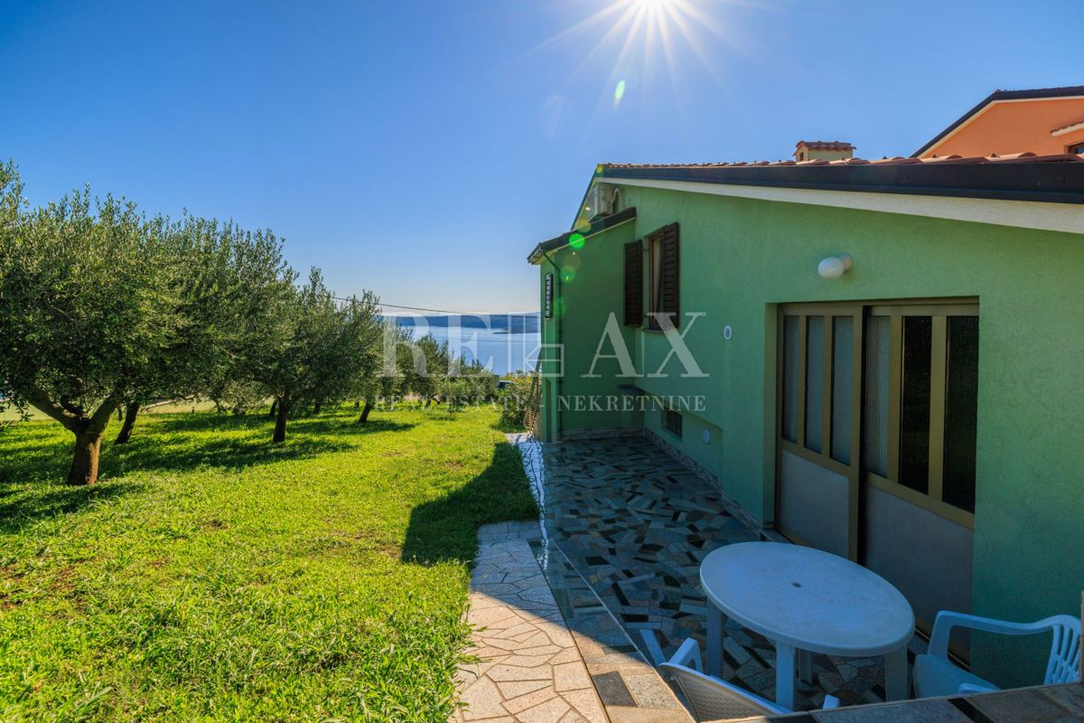 Crikvenica - prostorna nepremičnina z bazenom