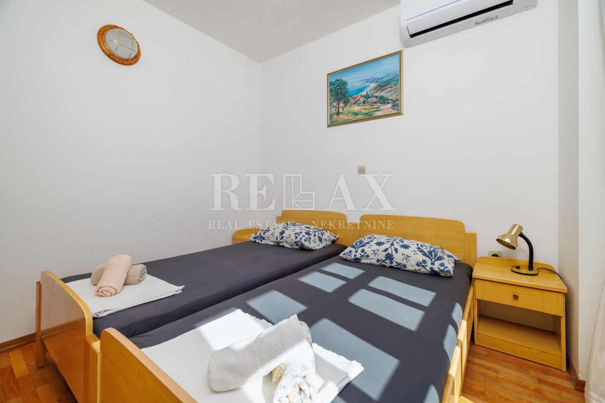 Crikvenica - prostorna nepremičnina z bazenom