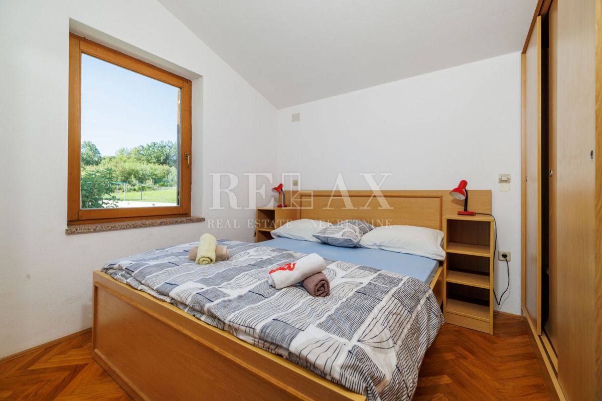 Crikvenica - prostorna nepremičnina z bazenom