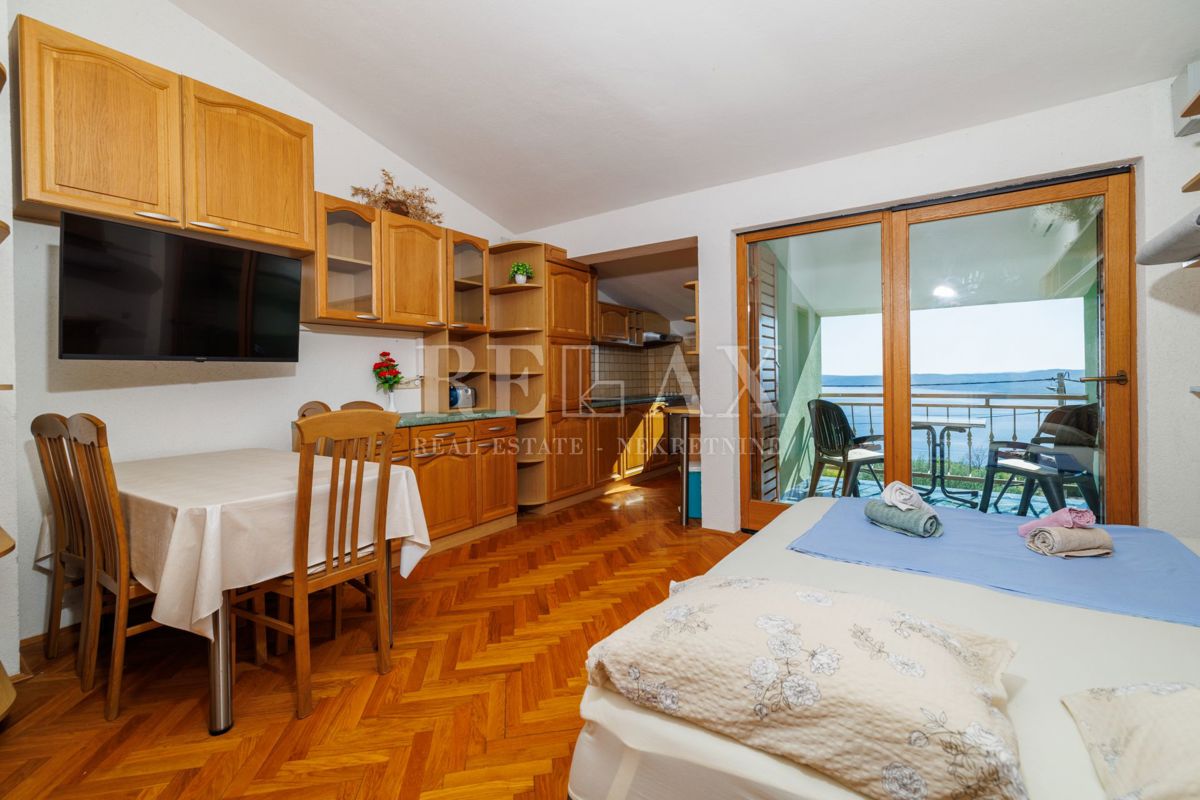 Crikvenica - prostorna nepremičnina z bazenom