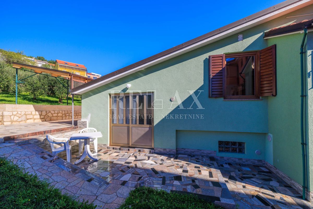 Crikvenica - prostorna nepremičnina z bazenom