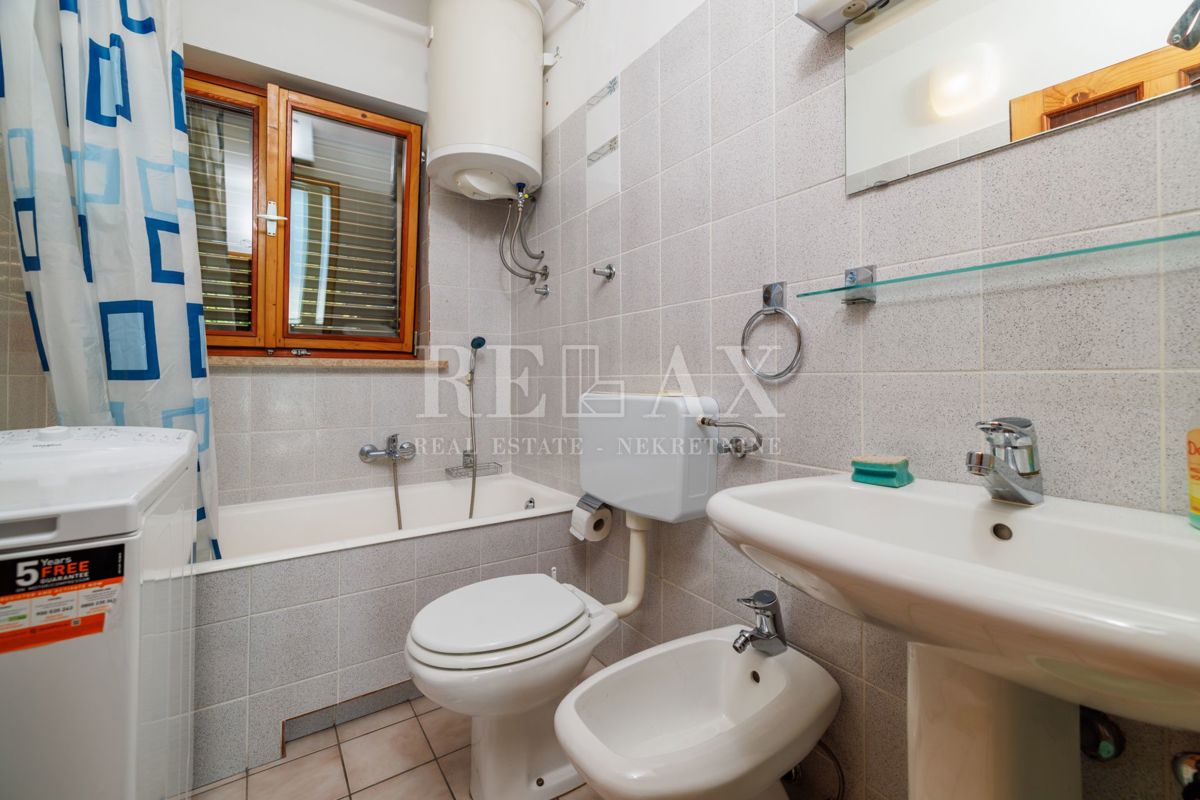 Crikvenica - prostorna nepremičnina z bazenom